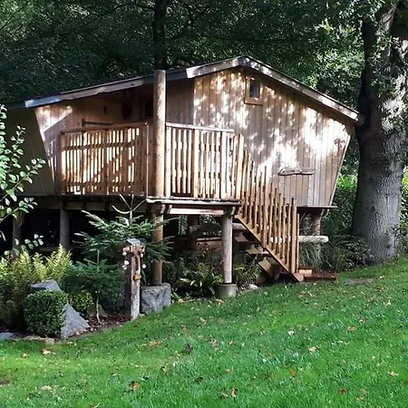 La Cabane Perchee Du Trappeur Ecrainville Exterior photo