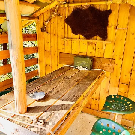 La Cabane Perchee Du Trappeur Ecrainville Exterior photo
