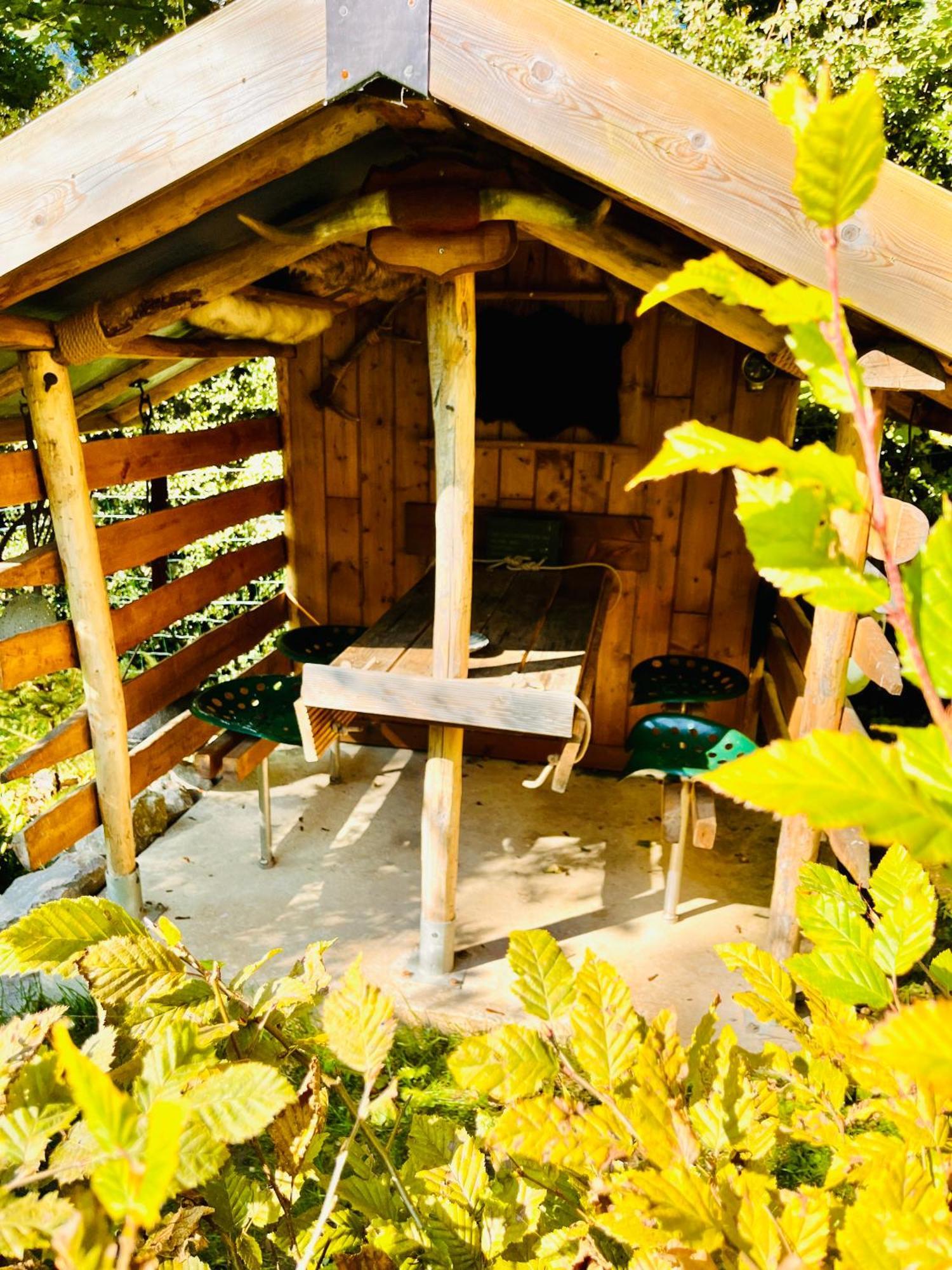 Luxury tent La Perchee Du Trappeur Ecrainville