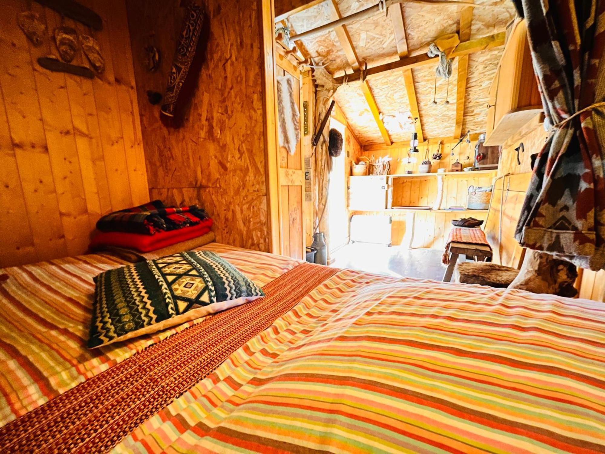 Luxury tent La Perchee Du Trappeur Ecrainville