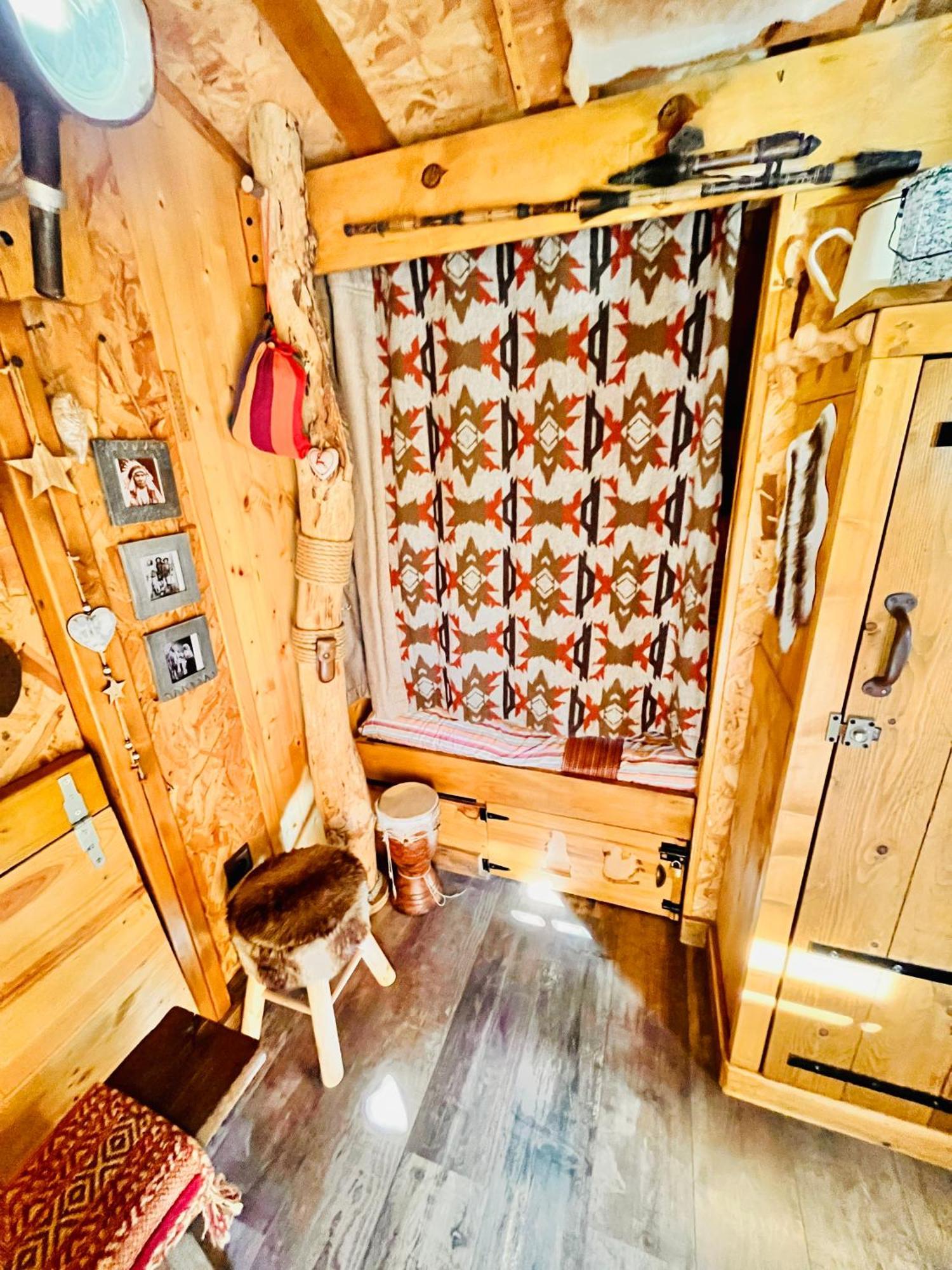 Luxury tent La Perchee Du Trappeur *